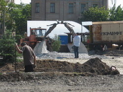 Площадь Архитекторов будет зеленой, фонтан в Покровском сквере - синим 
