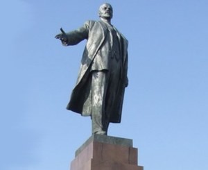 В Харькове подновили и наполировали Ленина 