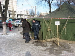 Харьковчане принимают палатки МЧС за агитационные 