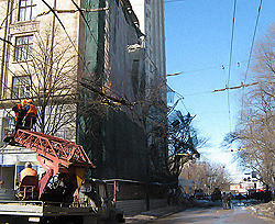 В Харькове автобусы еще около недели будут объезжать десятой дорогой рухнувшее здание 