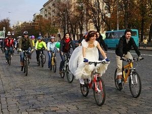 В Харькове прошла первая в стране велосипедная свадьба 
