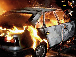 В Харькове на парковке сгорело сразу 11 машин 