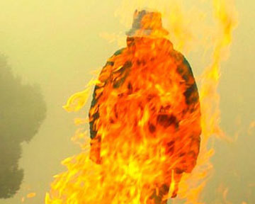 Харьковчанин пытался сжечь себя возле областной милиции