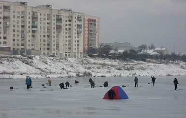 Рыбаки открыли сезон ловли со льда