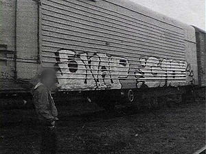 В Харькове оштрафовали граффитчиков, разукрасивших поезд