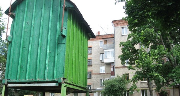 Главный архитектор Харькова живет в панельке, а во дворе директора коммунхоза сохнут туи
