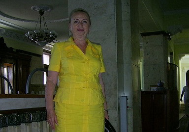 Летняя мода харьковских чиновниц и дам-депутатов: Деменко наряды шьет на заказ, а Давыдова «делает исключение» для платьев