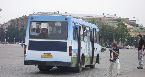 Обещание мэрии убрать с дорог старые автобусы перевозчики считают шуткой