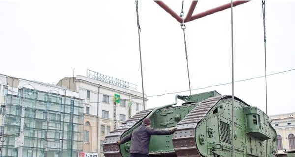 Танк Врангеля и Т-34 увезли на реставрацию 