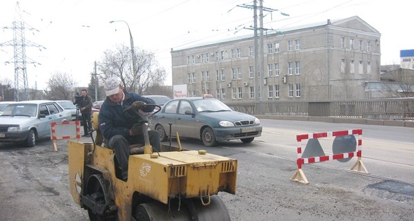 Пономарев голосует за ремонт дорог на Москалевке, Бершов - на Алексеевке