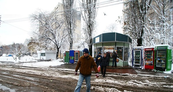 В Харьков весна пришла неожиданно: Квартиры заливает водой с крыш, в больницах лечат пострадавших от сосулек