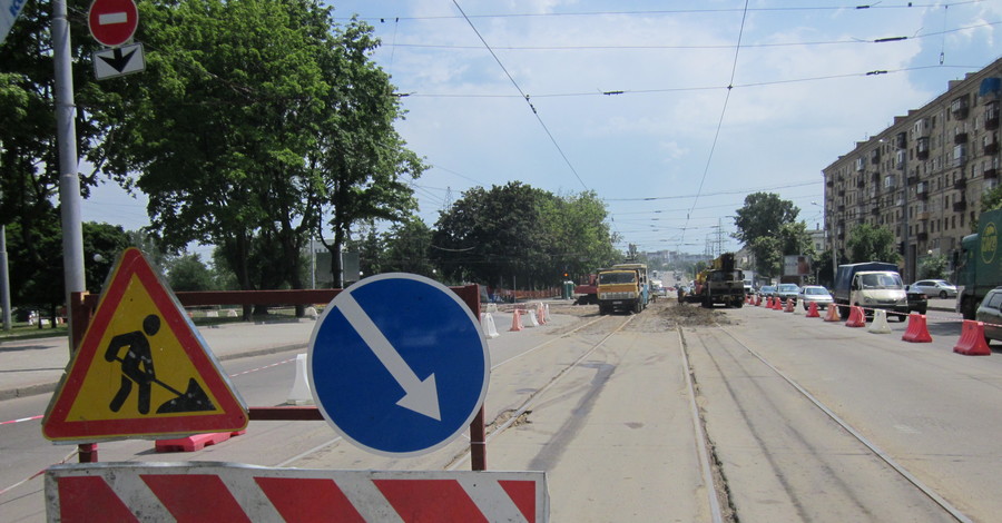 Масштабный ремонт дорог - на Площади Восстания, Салтовке и Клочковской