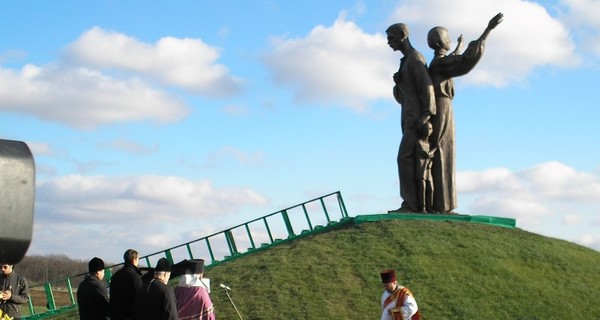 Харьковский памятник Голодомору снова в центре скандала