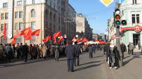Юбилей революции встретили митингом на площади и пробкой на Пушкинской 