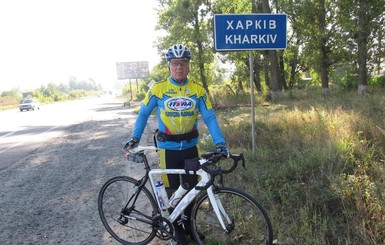 Харьковчанин проехал на велосипеде, не вставая с него, больше суток