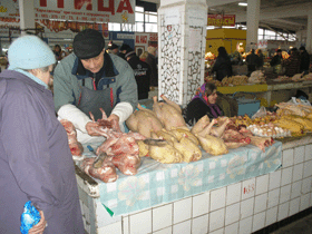 За советские вклады пенсионеры скупают мясо и сало 
