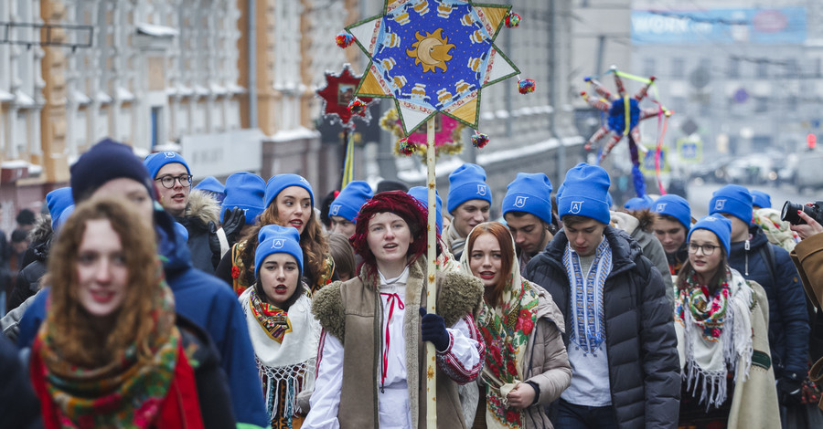 В Харькове прошел красочный парад вертепов