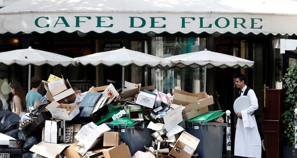 Во Франции коммунальщики начали забастовку из-за низкой зарплаты
