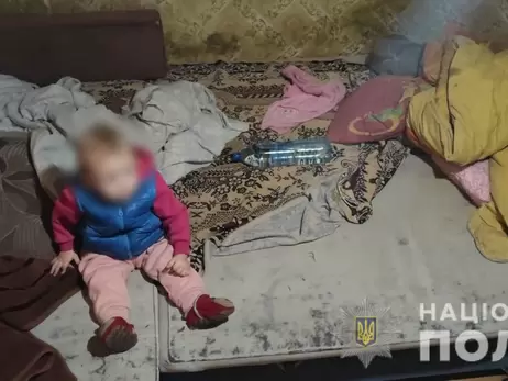 В Харькове полиция нашла женщину, уронившую дочь во время перехода дороги. И забрала ребенка