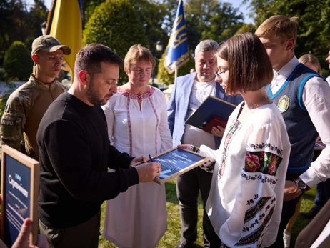 Зеленский встретился с учителями и победителями ученических олимпиад