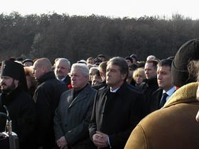 Президент открыл памятник жертвам Голодомора 