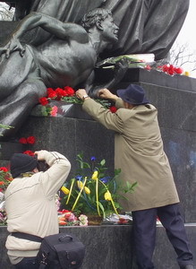 195-летие Шевченко отметили фестивалем под памятником 
