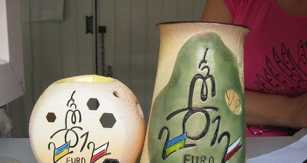 Символику Евро-2012 в Харькове «лепят» даже на аромалампы