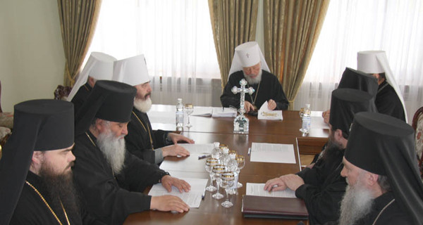 Итоги Священного синода: священники обратились к президенту и объявили сбор помощи Донбассу