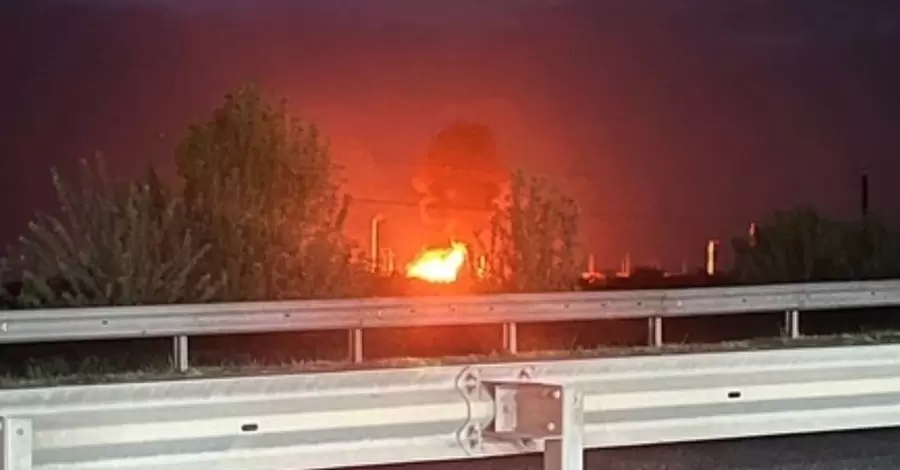 Краснодарский край атаковали 66 беспилотников, повреждены НПЗ и военный аэродром, — СМИ