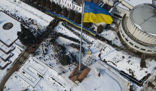 Сумская область в вместе со всей Украиной подняла Государственный флаг как символ консолидации украинского общества. Фото: пресс-служба